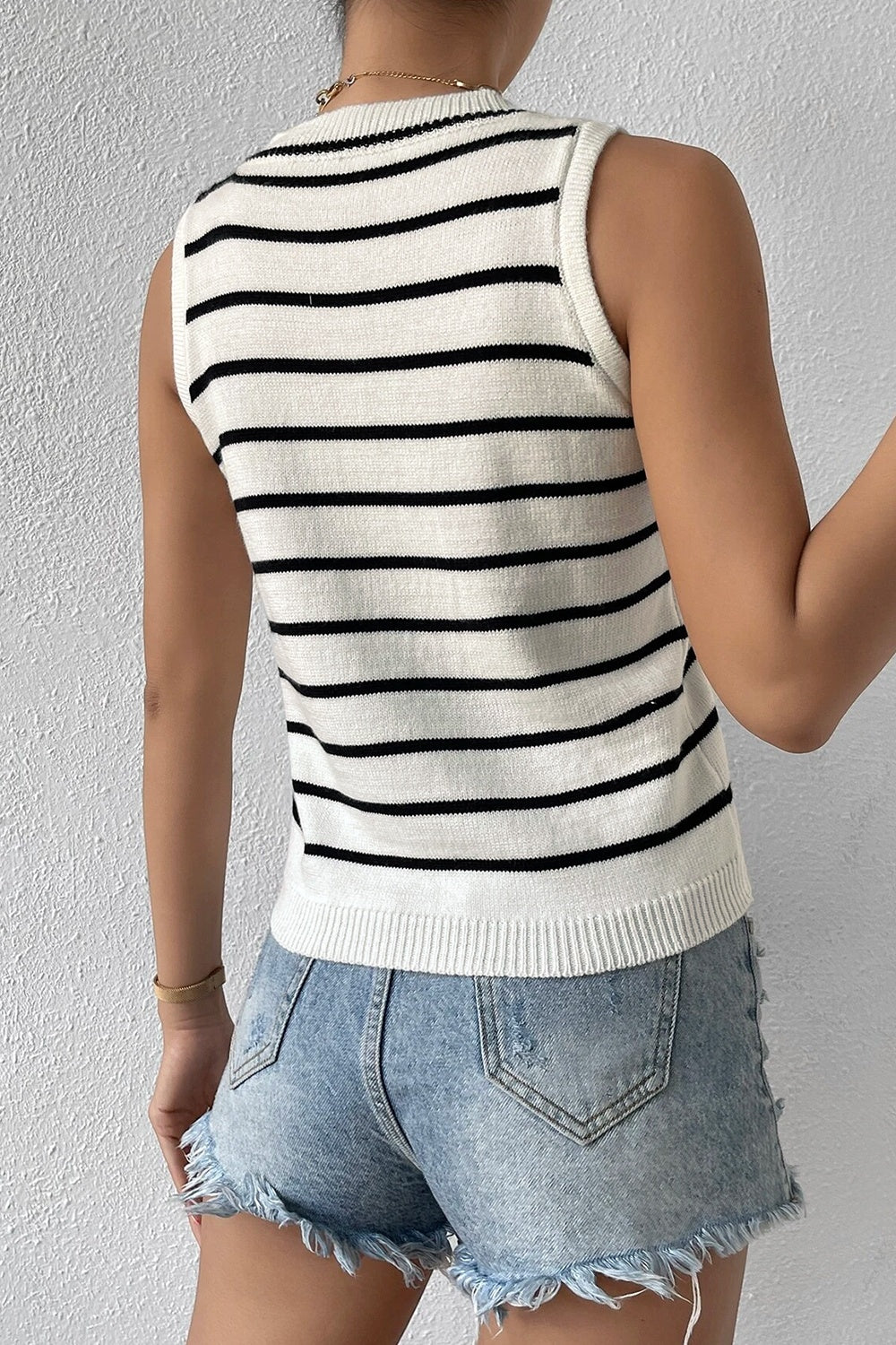 striped round neck knit vest