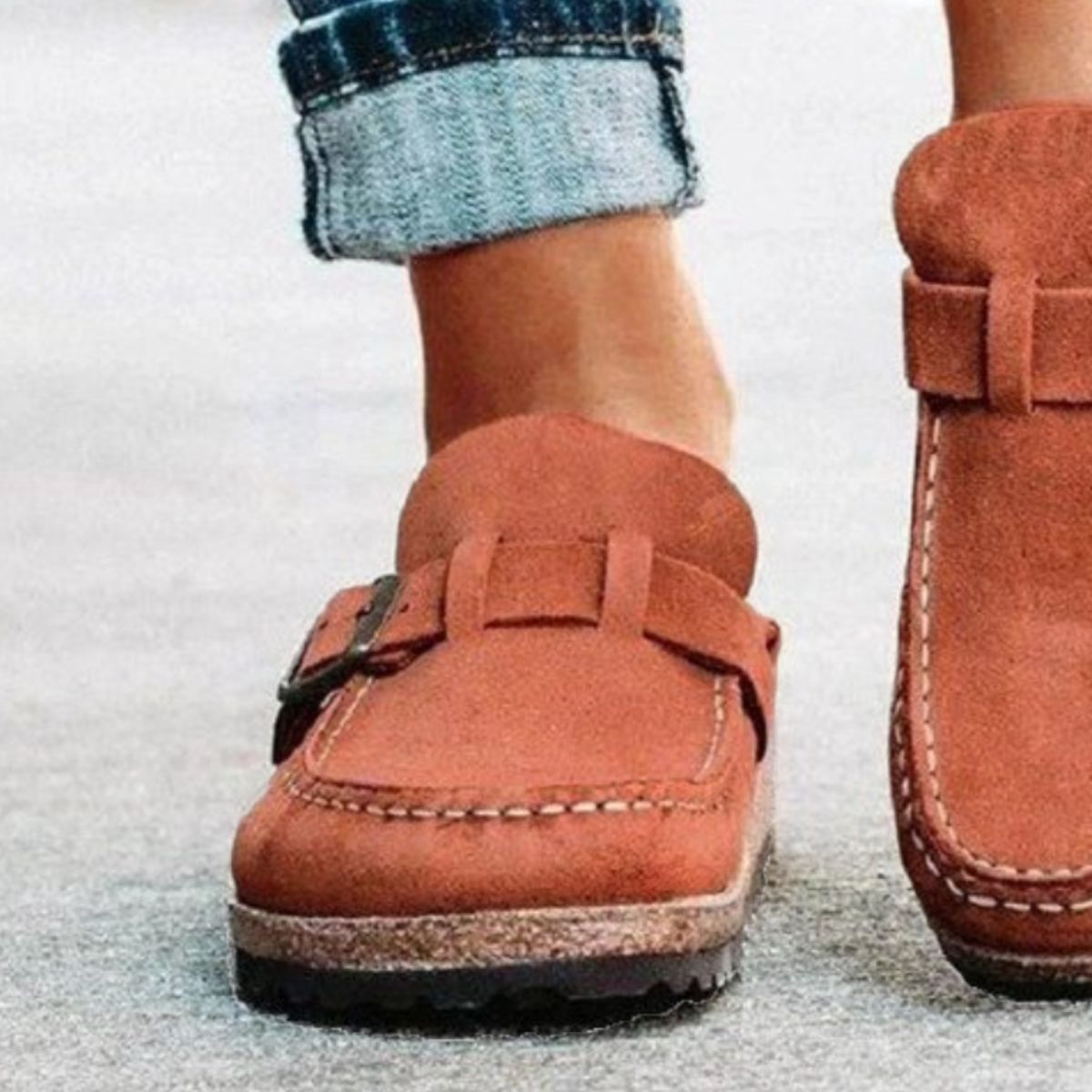 round toe low heel buckle loafers
