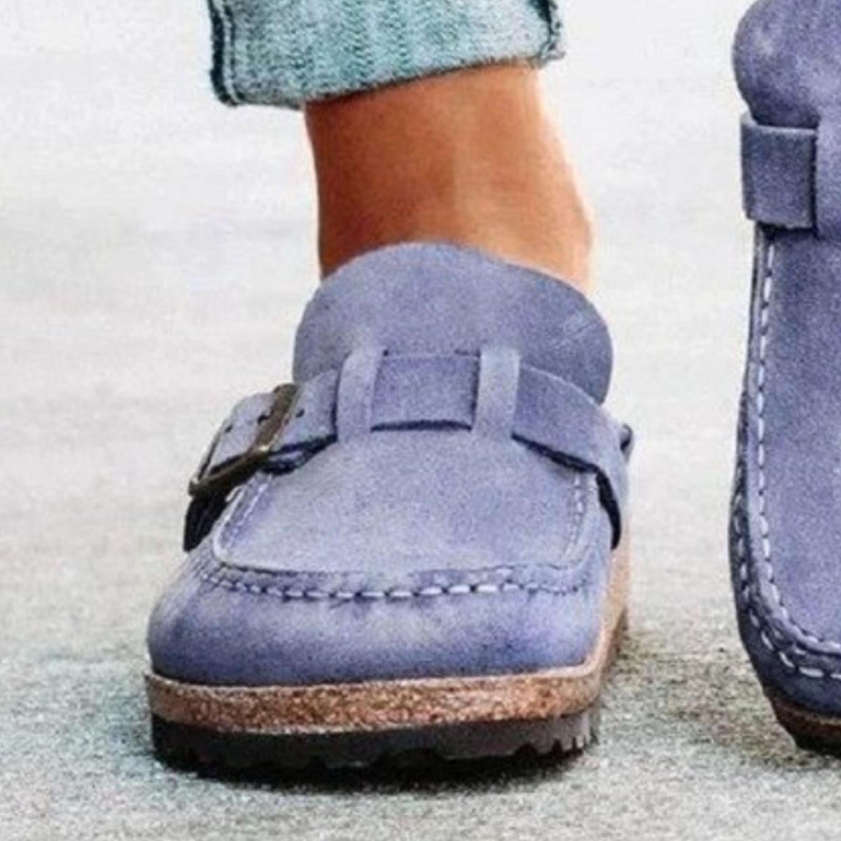 round toe low heel buckle loafers