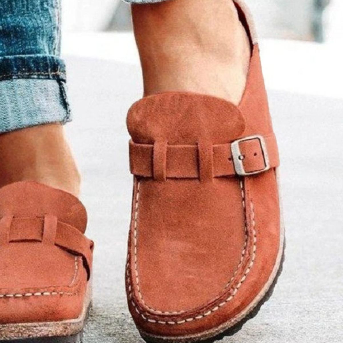 round toe low heel buckle loafers