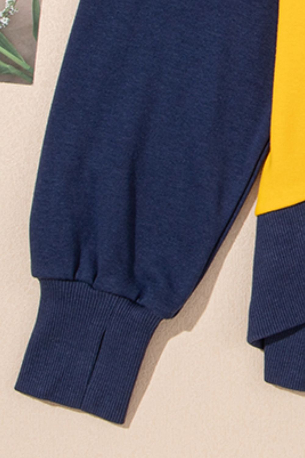 contrast round neck long sleeve sweatshirt