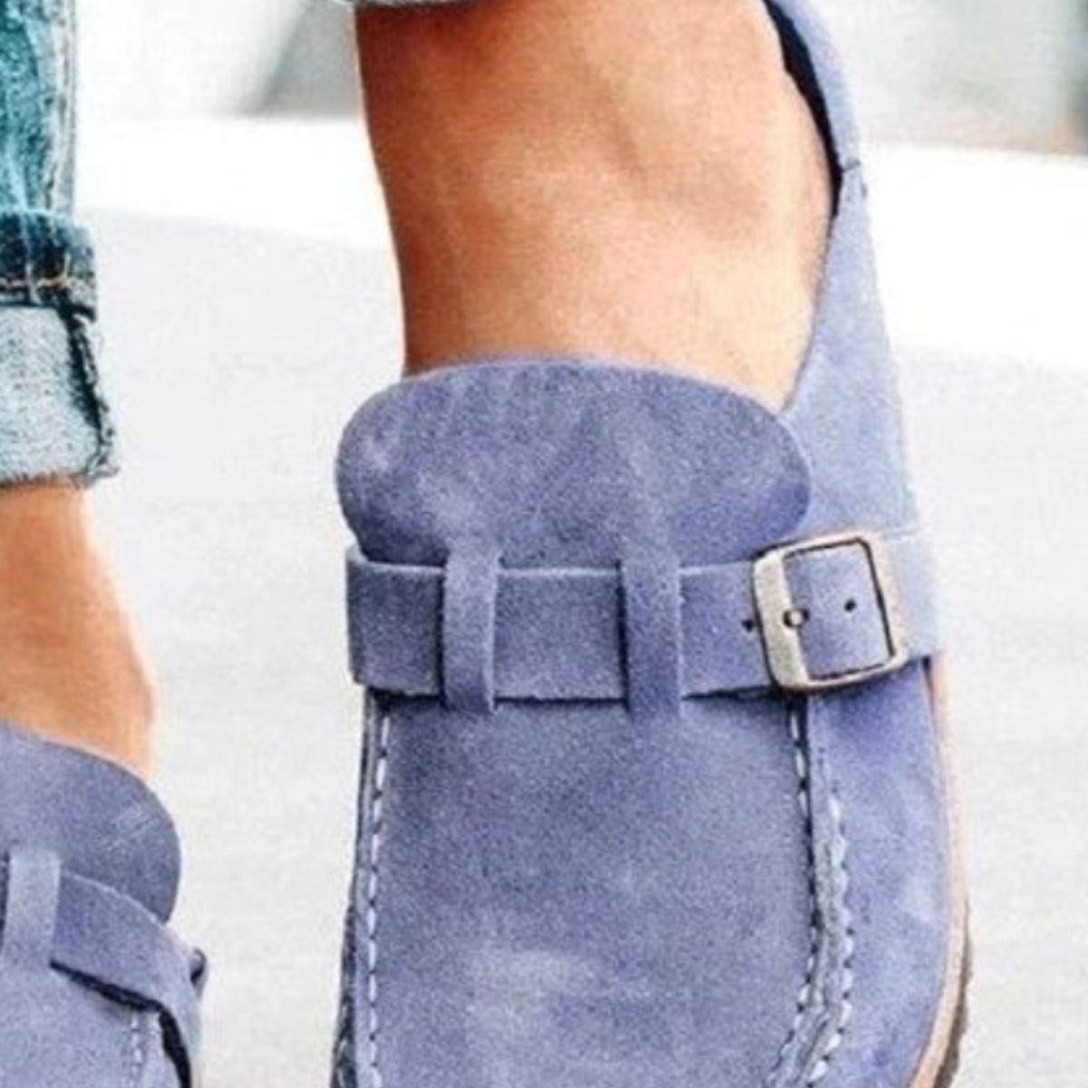 round toe low heel buckle loafers