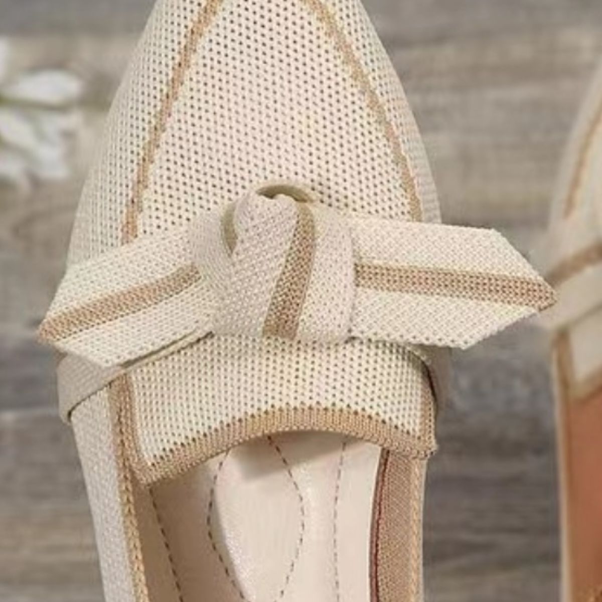 bow contrast trim point toe sneakers