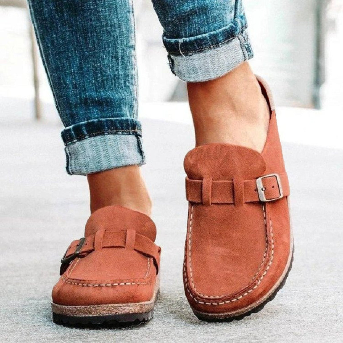 round toe low heel buckle loafers