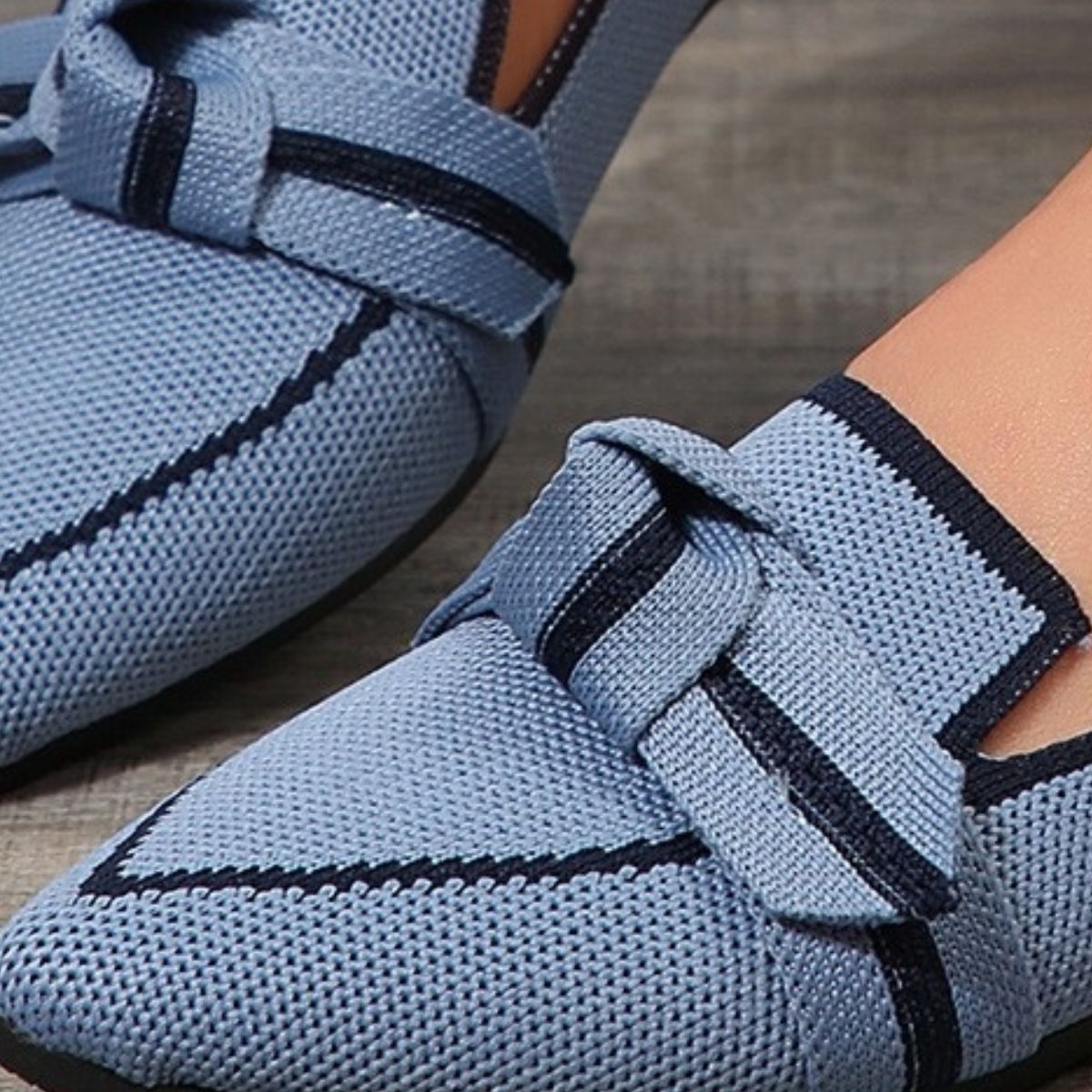 bow contrast trim point toe sneakers