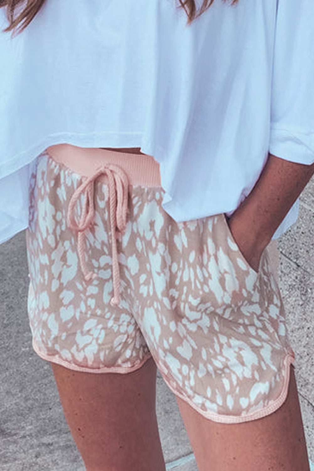 khaki classic leopard arched hem elastic waist casual shorts