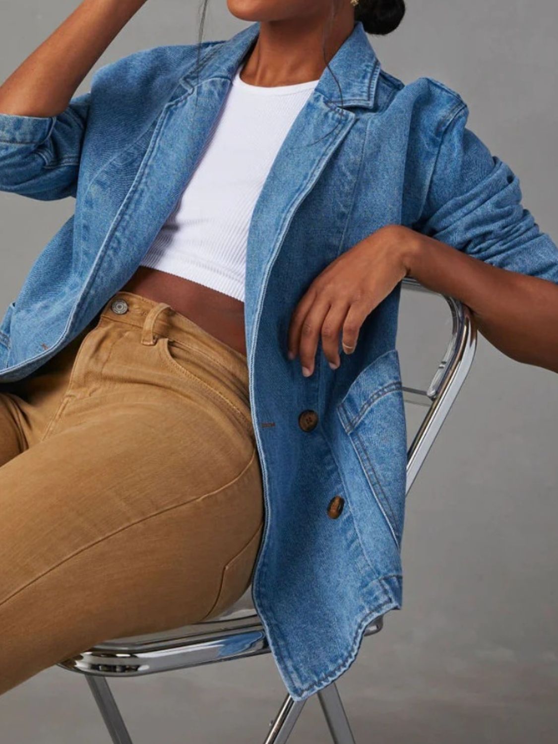 pocketed lapel collar long sleeve denim jacket