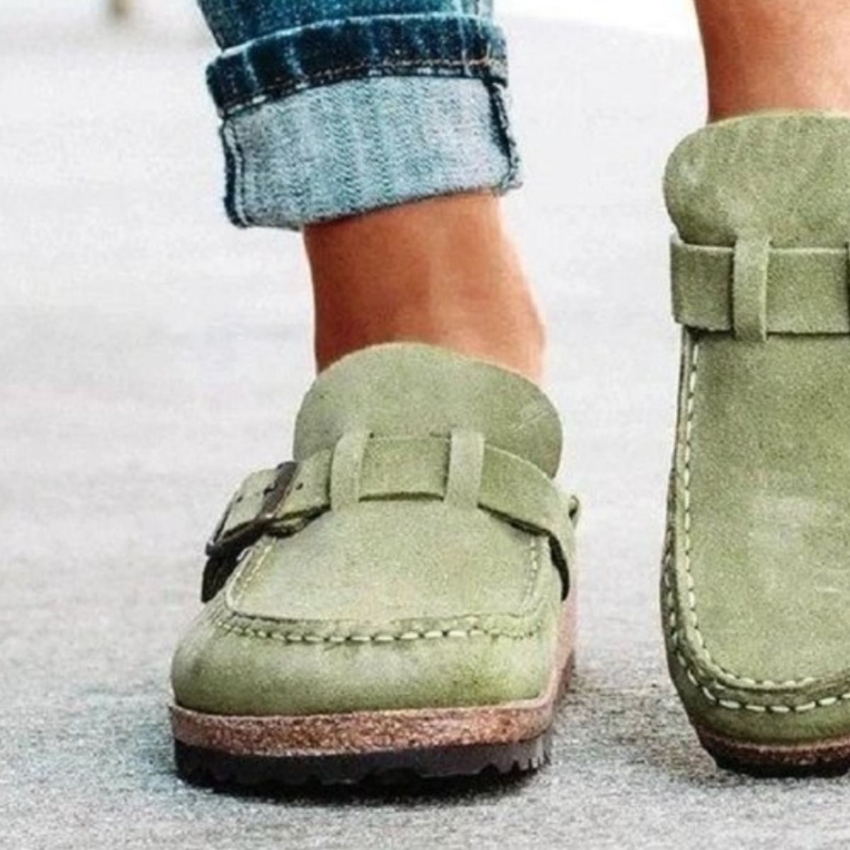 round toe low heel buckle loafers